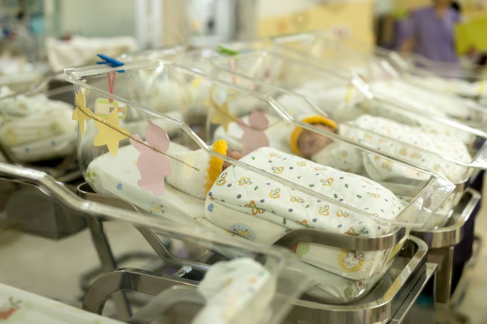 Tíz újszülött lett koronavírusos egy temesvári szülészeten