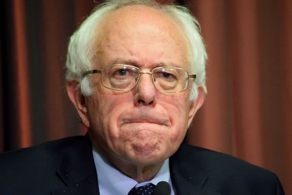 Bernie Sanders felfüggesztette kampányát