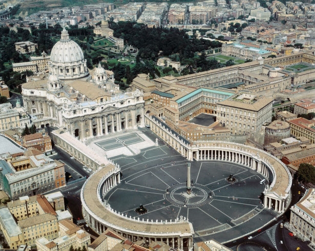A Szent Péter téren és a Bazilikában tartják a nagypénteki keresztutat
