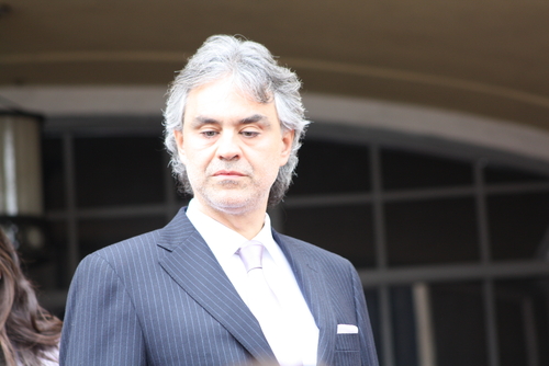 Az üres milánói dómban adott húsvéti koncertet Andrea Bocelli