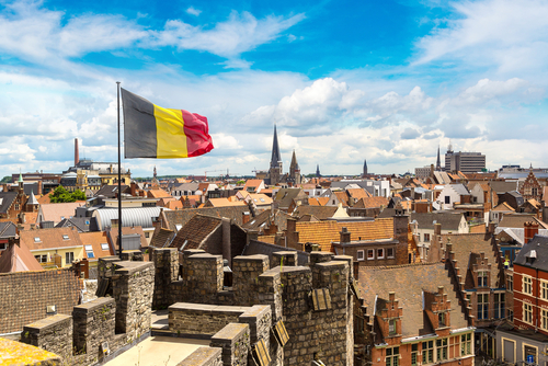 Belgiumban május közepétől fokozatosan kinyitnak a boltok és az iskolák