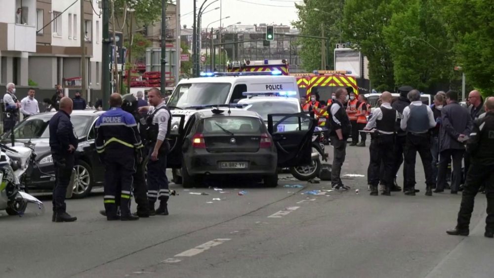 Szándékosan rendőrök közé hajtott egy autós Franciaországban