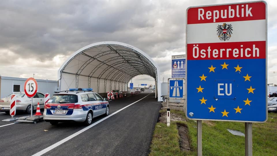 Két átkelő is megnyílt a magyar-osztrák határon