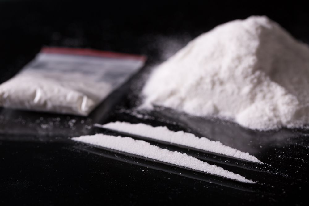 Két és fél kilogramm kokain volt egy balesetet szenvedő motoros hátizsákjában