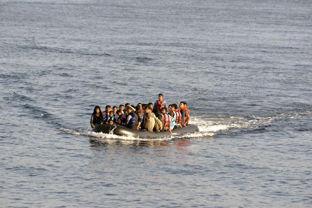 Több száz, csónakokon érkező bevándorló szállt partra Szicíliában