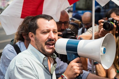 Salvini és Meloni utcai demonstrációt vezet Olaszország talpra állítására