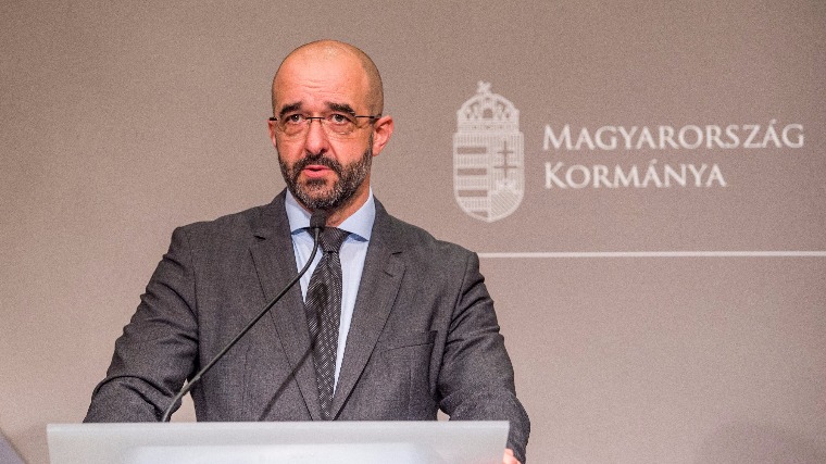 Kovács Zoltán: A bizottság szisztematikusan dolgozik a migráció elleni hatékony fellépés gyengítésén