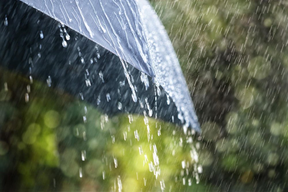 Több megyében másodfokúra emelték az intenzív esőzés miatti figyelmeztetéseket
