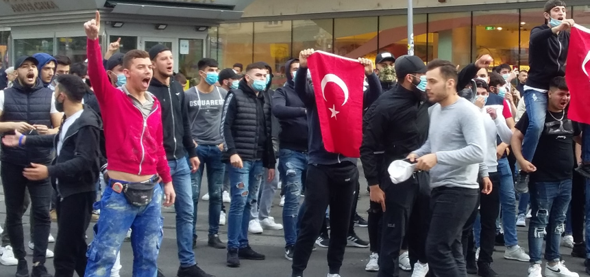 Az osztrák kancellár bekérette a török nagykövetet a Bécsben kirobbant zavargások miatt