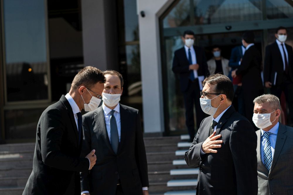 Migrációs, biztonsági és gazdasági témákról egyeztet a külügyminiszter Ankarában