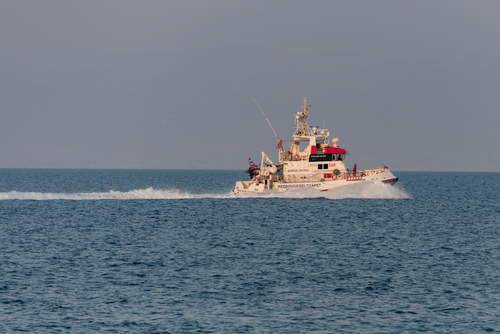 Öngyilkosságot kíséreltek meg migránsok Ocean Viking nevű hajón