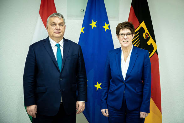 Orbán Viktorral is tárgyal Budapesten Annegret Kramp-Karrenbauer 