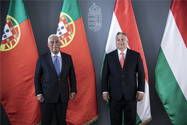 Orbán Viktor a portugál miniszterelnökkel tárgyalt