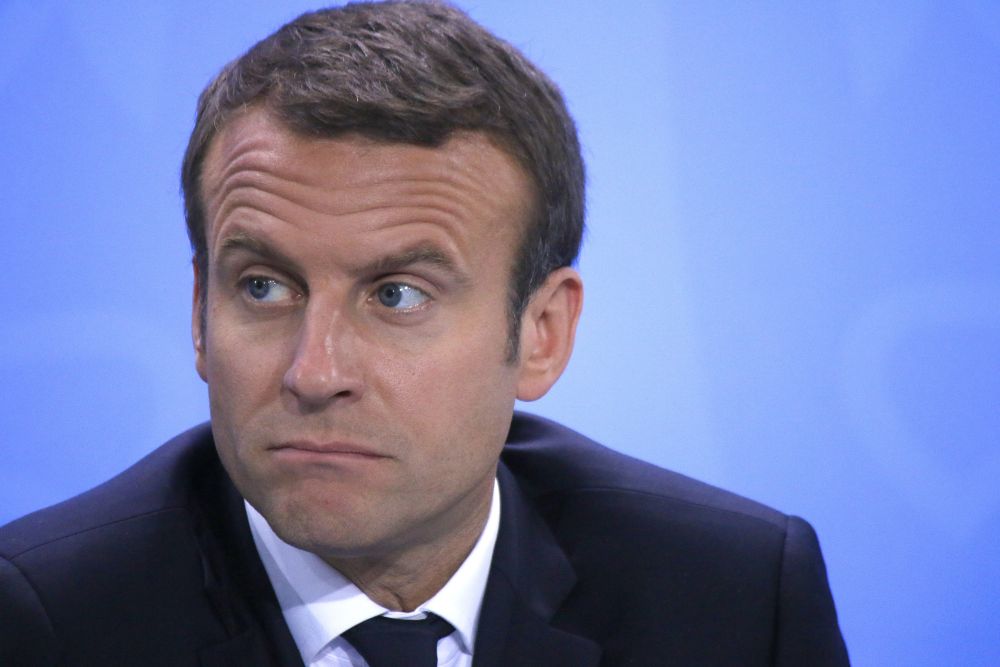 Az új francia kormány elhalasztja Macron két nagy reformját