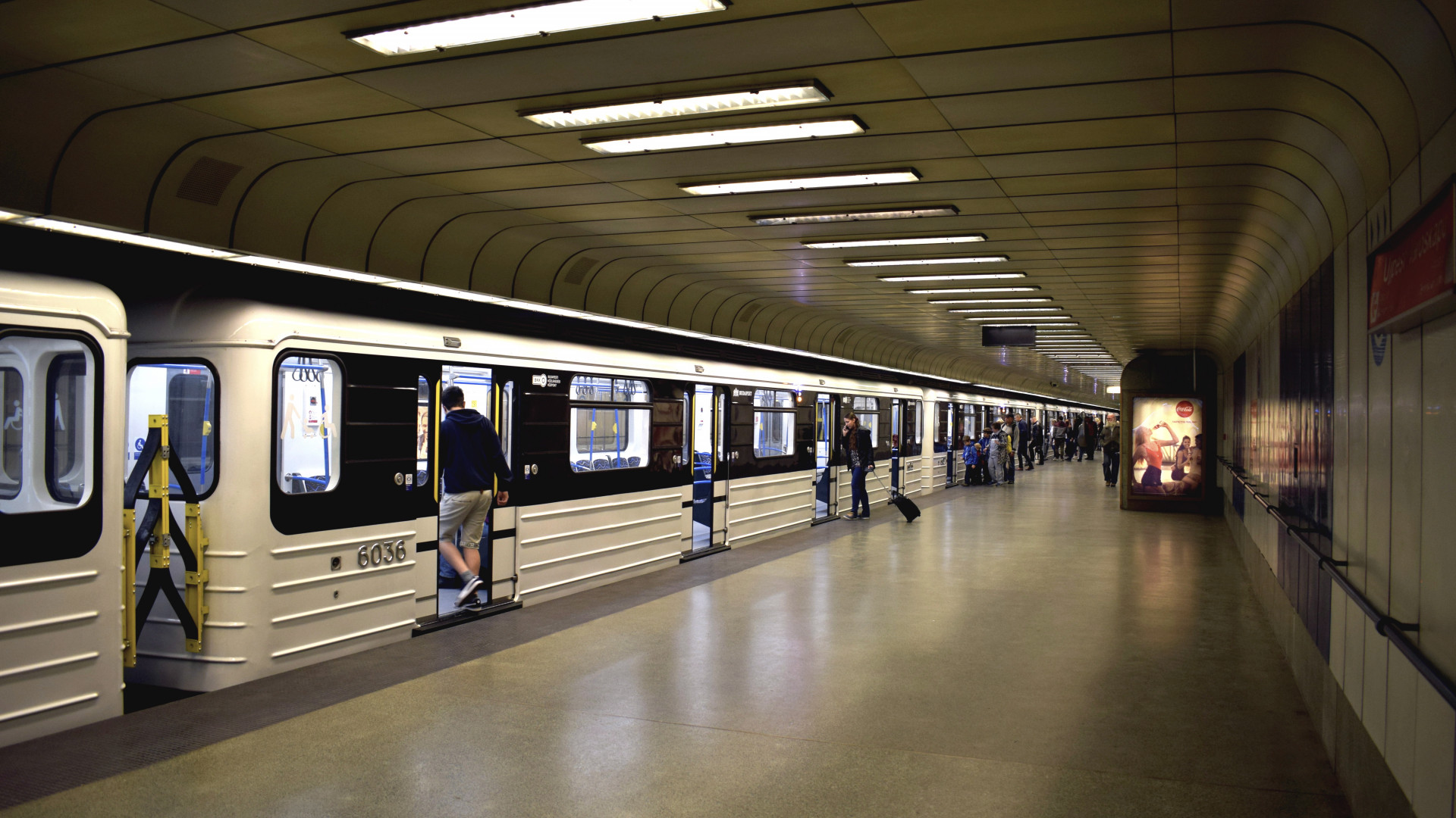Klíma helyett mennyezeti ventilátorokkal hűtené le a hármas metrót a főpolgármester