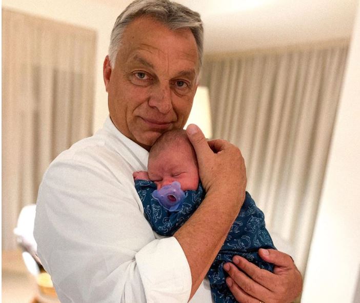 Megszületett Orbán Viktor első fiúunokája