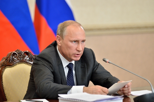 Putyin: Még mindkét irányba billenhet a járványhelyzet