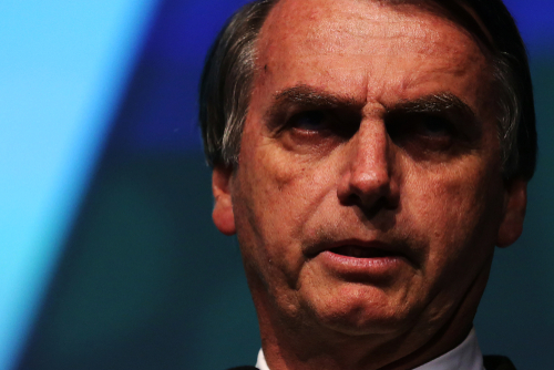 Bolsonaro fittyet hány a járványügyi előírásokra, járja az országot és elvegyül az őt ünneplő tömegben