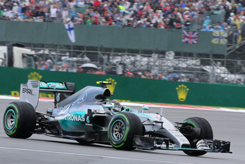 Brit Nagydíj - Hamilton a pole pozícióban