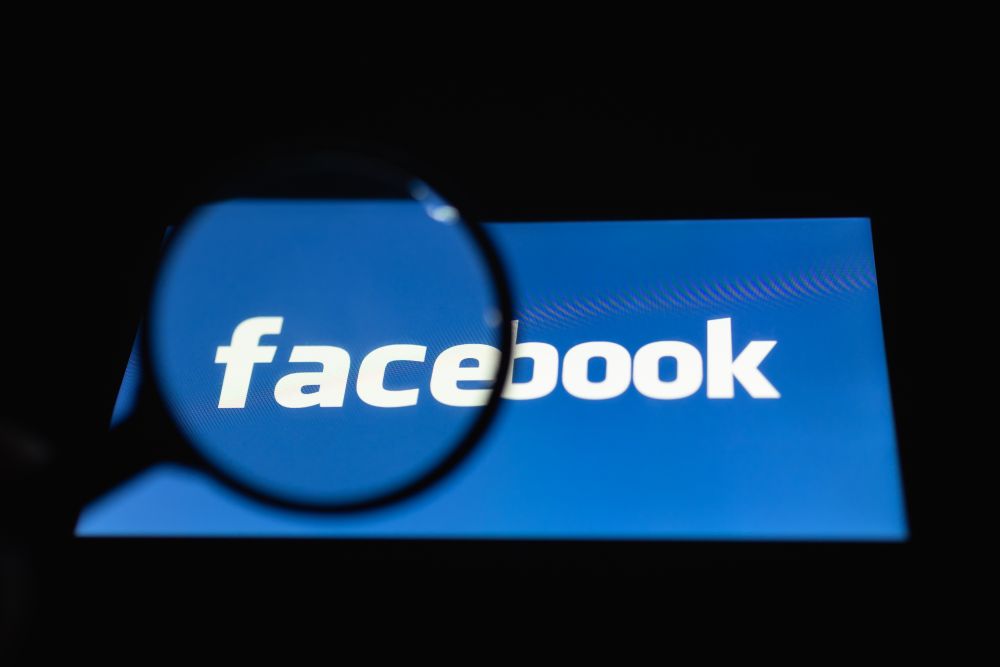 Facebook-törvényt kér a kormánytól Péterfalvi Attila