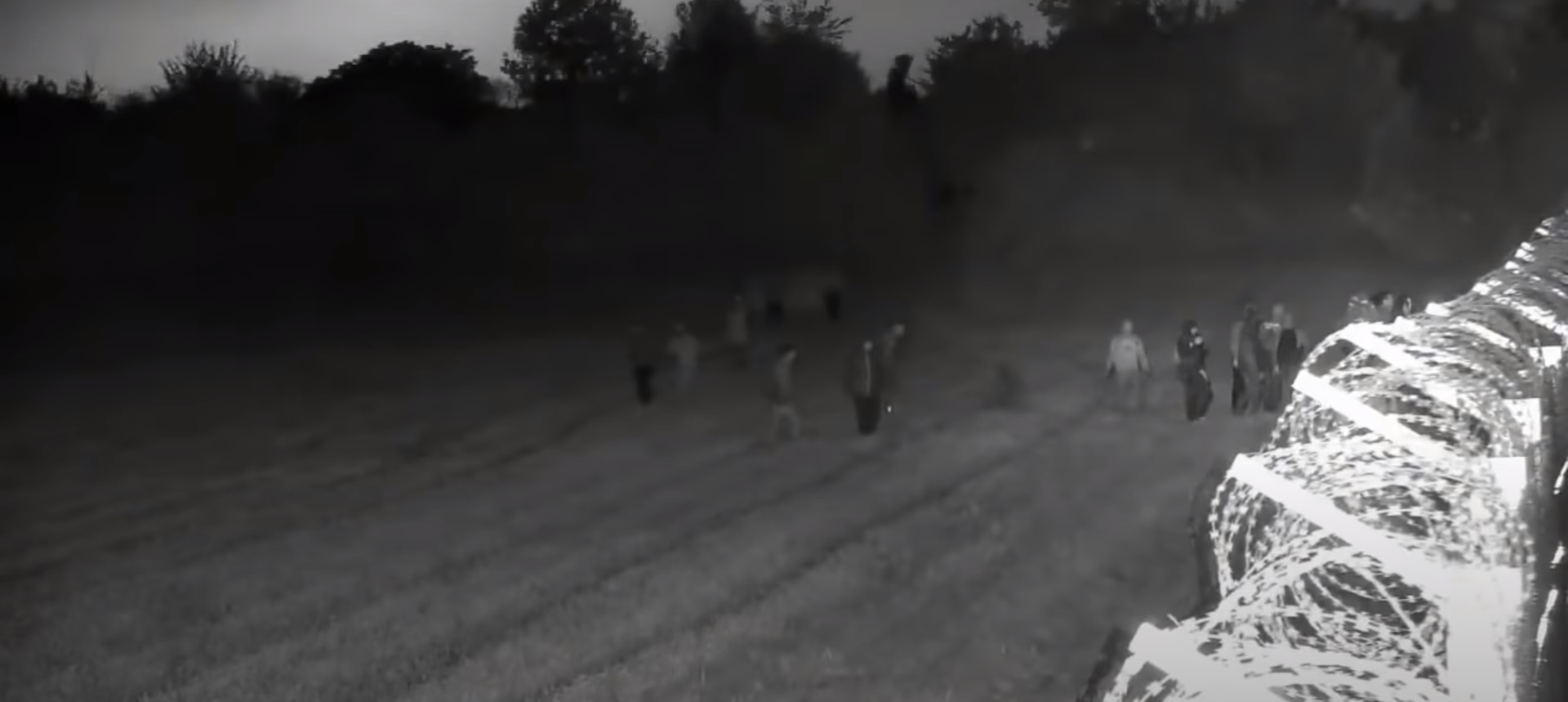 Többtucatnyi migráns támadta meg a magyar határt