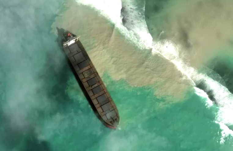 Mauritiuson megállították az üzemanyag szivárgását a zátonyra futott teherhajóból