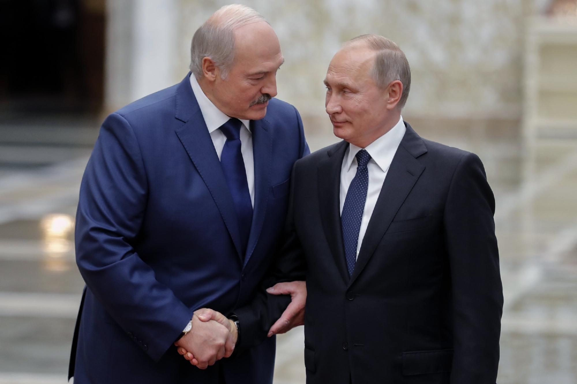Putyin támogatásáról biztosította Lukasenkát