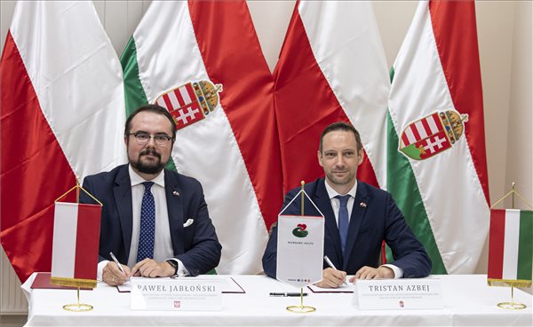 Magyar-lengyel humanitárius együttműködésről írtak alá megállapodást