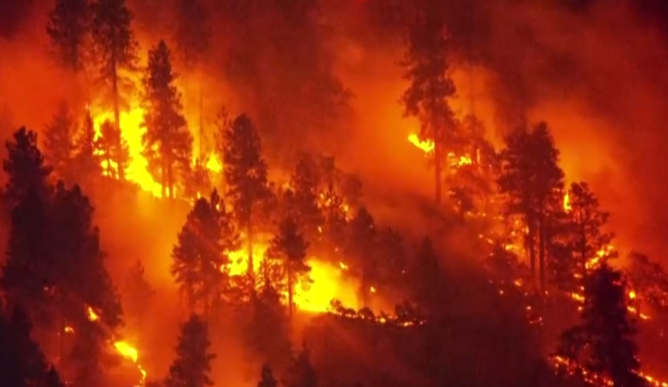 Kiterjedt bozóttüzek pusztítanak Kaliforniában és Coloradóban