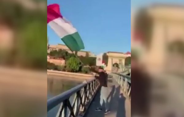 Elfogták a magyar zászlót Dunába dobó két fiatalt