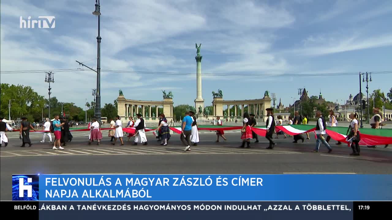 Elindult a Nemzet Zászlója Menet a budapesti Andrássy úton