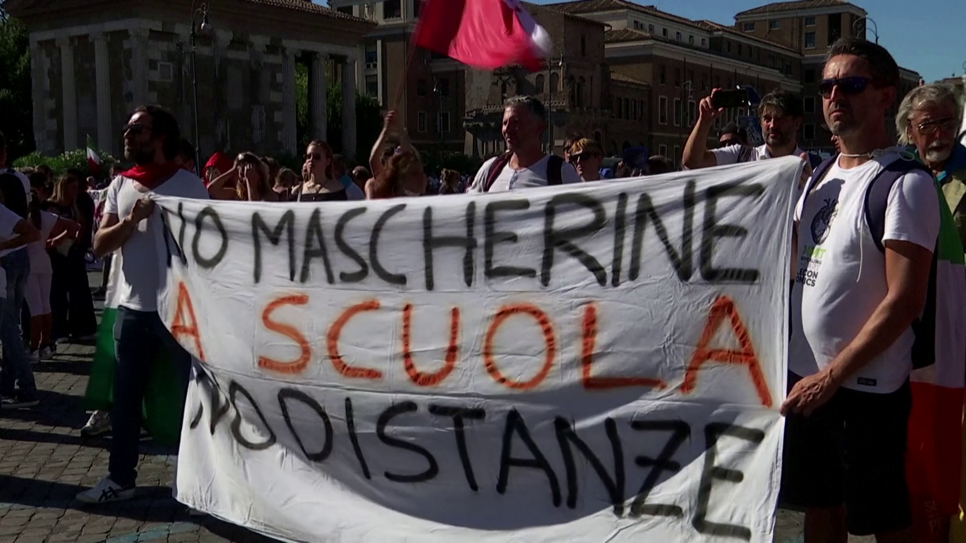 Járványtagadók tüntettek Rómában