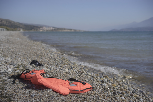Sok migránst vettek fel egy jachtról Görögország közelében