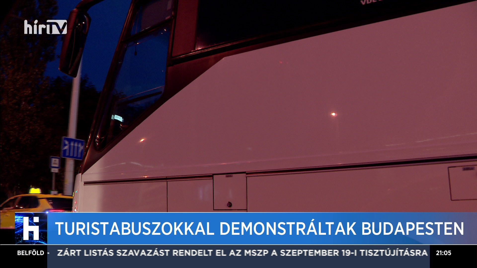 Turistabuszokkal demonstráltak Budapesten