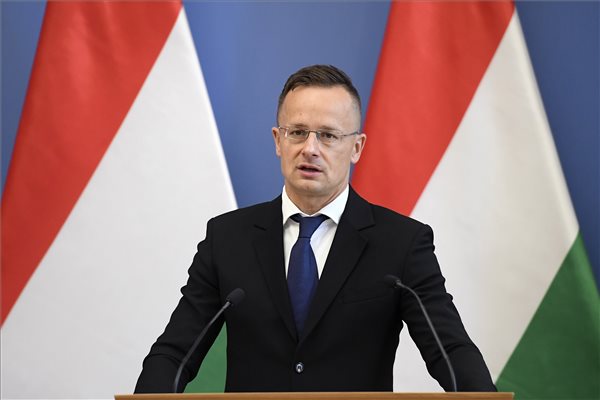 Szijjártó: Magyarországot egyértelmű tisztelet övezi a Fehér Házban