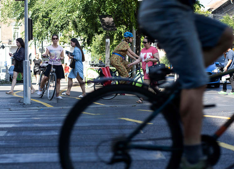 Magyar Nemzet: Veszélyes a gyalogosok és a biciklisek társbérlete