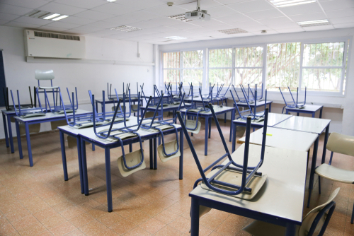 Izraelben bezárnak az iskolák és az óvodák