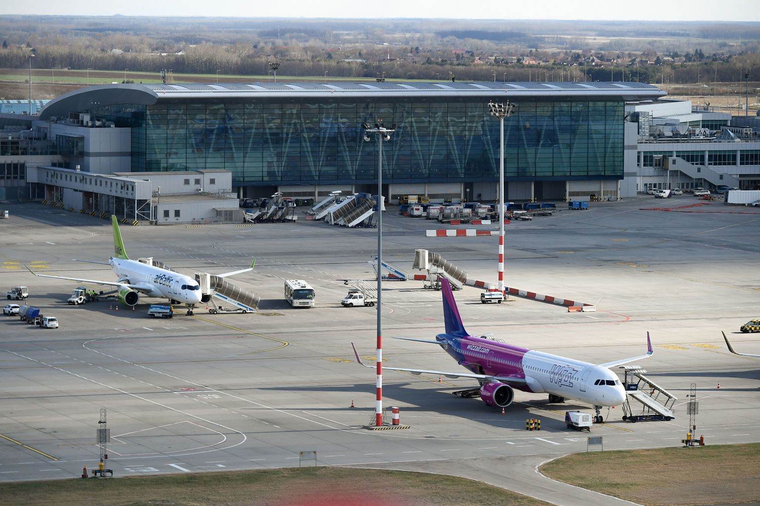 Elkezdi a ferihegyi repülőtér 2-es futópályájának felújítását a Budapest Airport