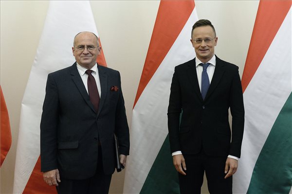 Közös jogi intézetet hoz létre Magyarország és Lengyelország