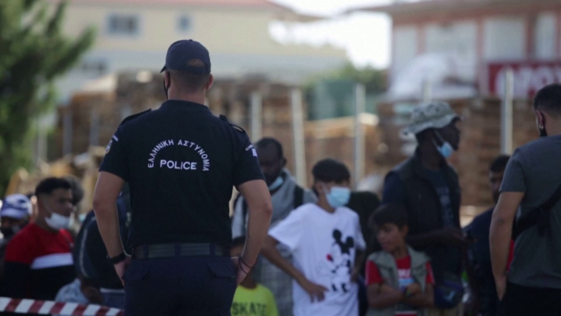 Görögország migránsokat szállított el a túlzsúfolt égei-tengeri menekülttáborokból