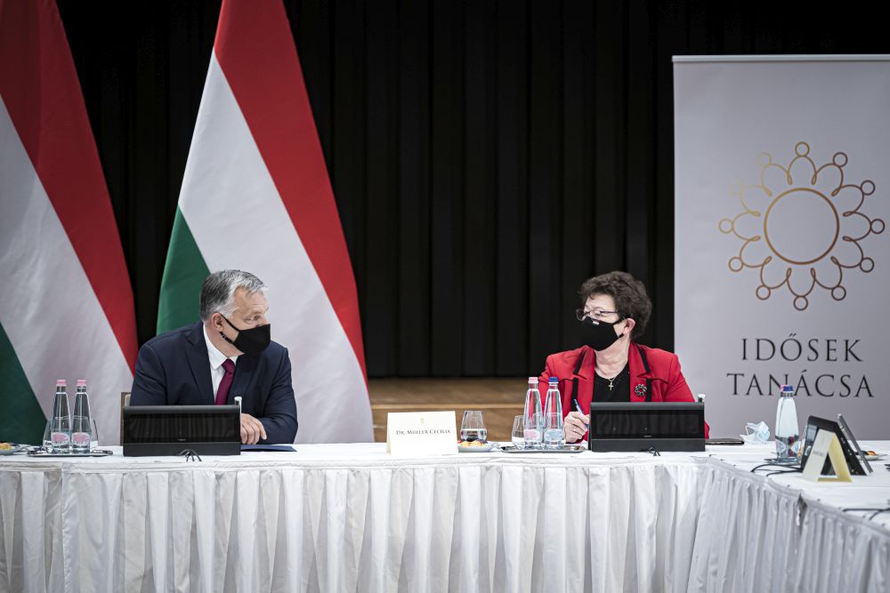 Orbán: Megkezdjük a 13. havi nyugdíj visszaépítését