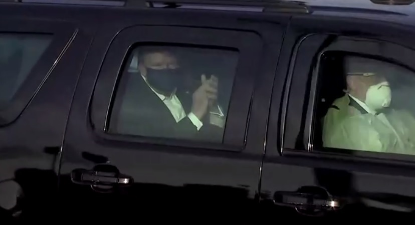 Az amerikai elnök kis időre kiment a kórházból üdvözölni híveit