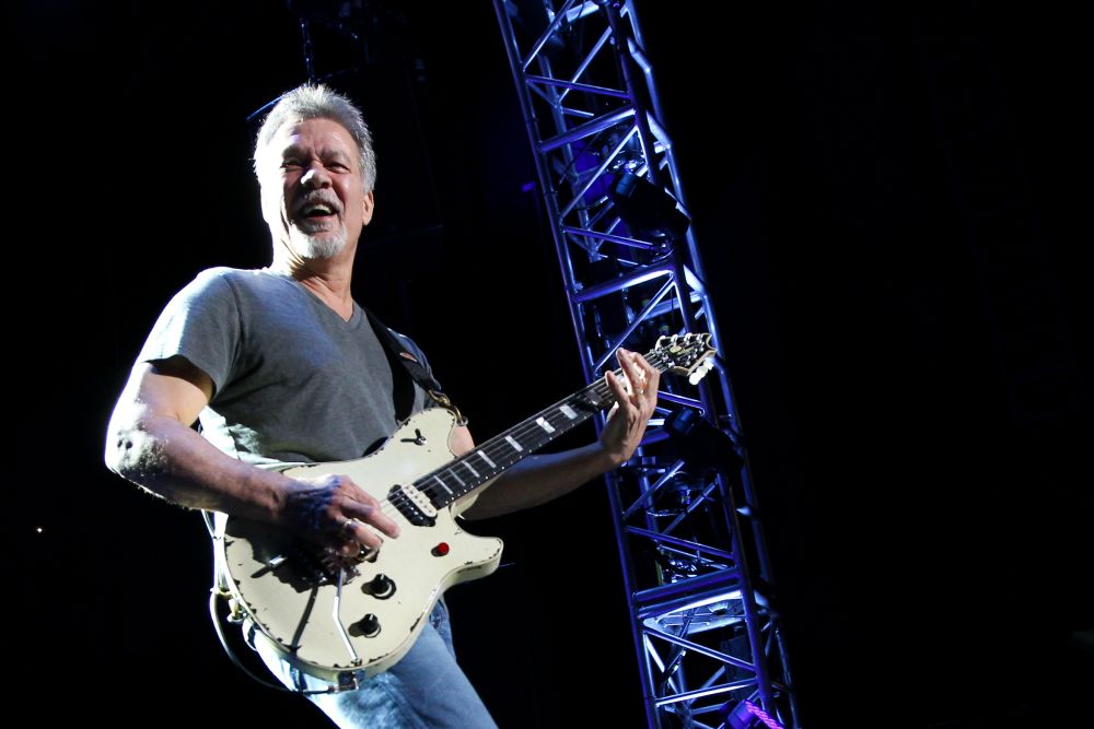 A rockvilág fejet hajt Eddie Van Halen emléke előtt