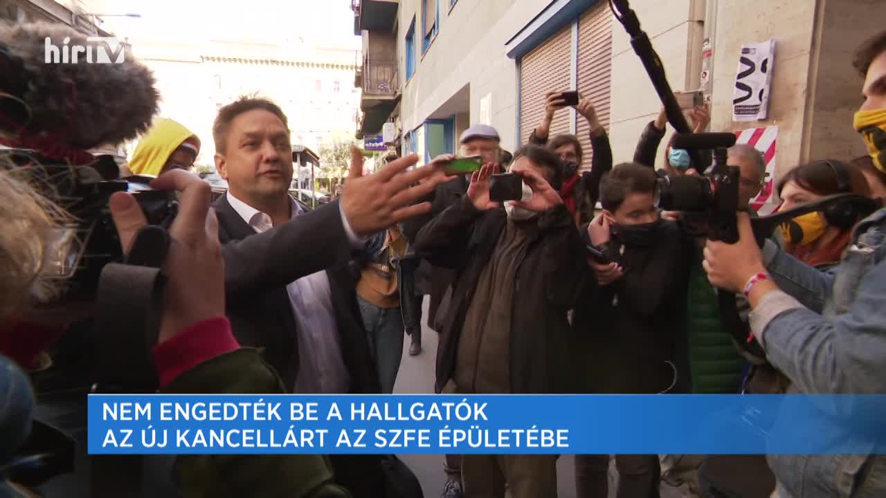 SZFE - Nem engedték be a hallgatók az új kancellárt az épületbe