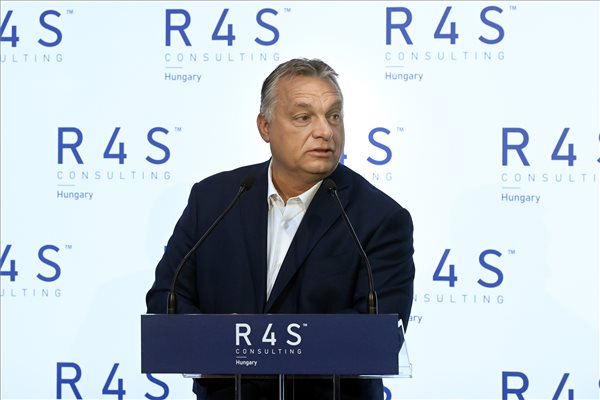 Orbán Viktor: Ha a V4-ek tudnak együtt növekedni, befolyásos szereplői lesznek az európai politikának