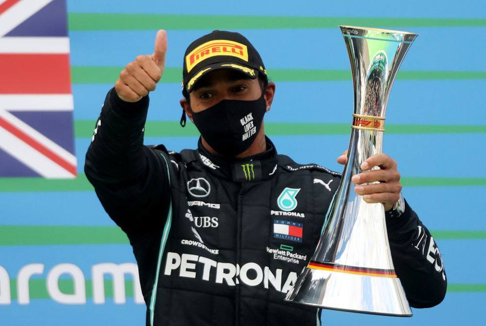 Eifel Nagydíj: Hamilton beérte Schumachert, és növelte az előnyét