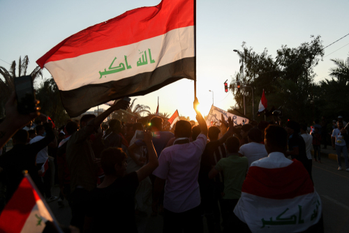 Vízágyúval és könnygázzal oszlatták Bagdadban a kormányellenes tüntetőket