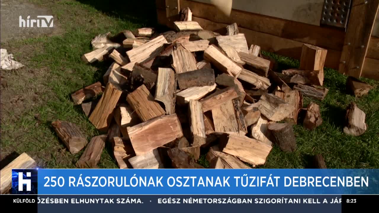 250 rászorulónak osztanak tűzifát Debrecenben