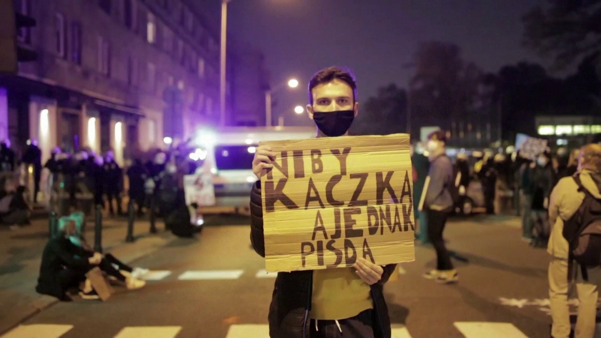 Be akartak törni egy varsói templomba a lengyel szélsőbaloldali tüntetők