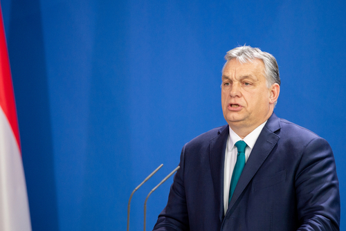 Orbán Viktor: Ma éjféltől rendkívüli jogrend lép életbe!